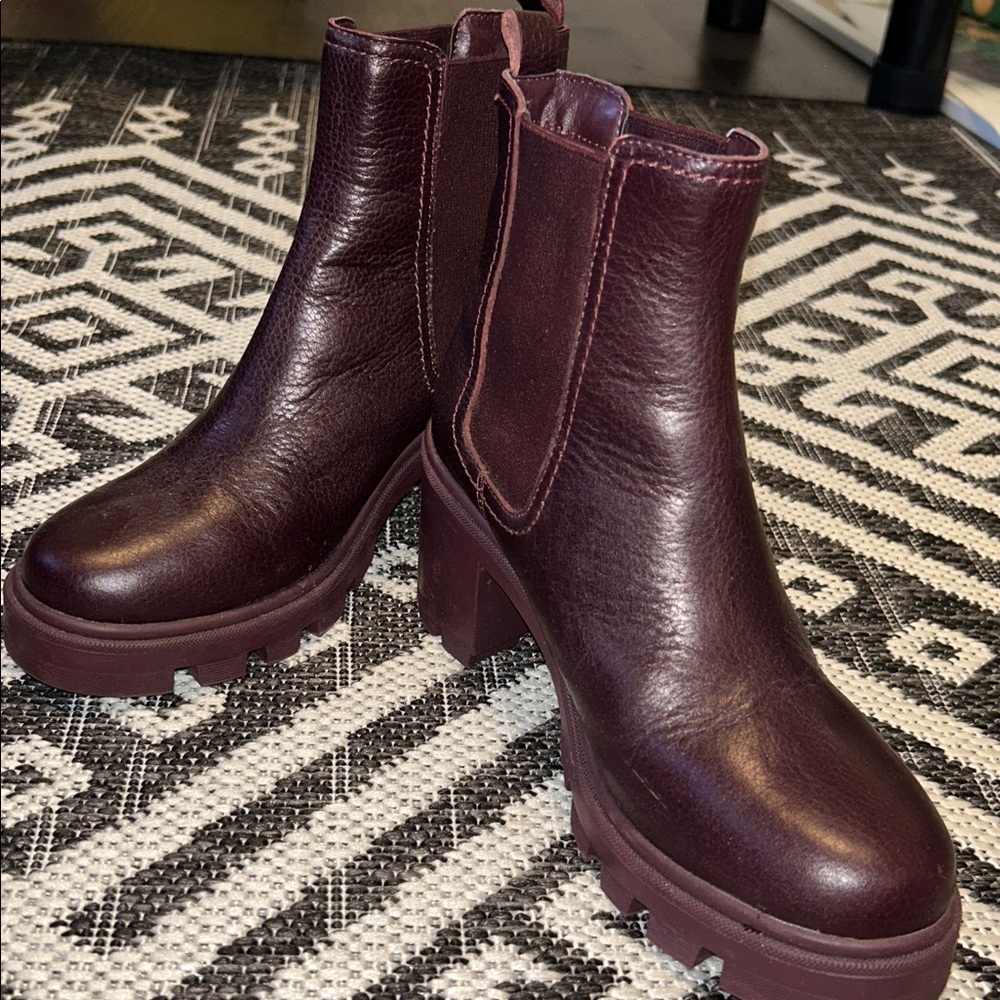SPLENDID the Marion chunky heel Chelsea boot
Size 7.5 
 Burgundy 
NWOT